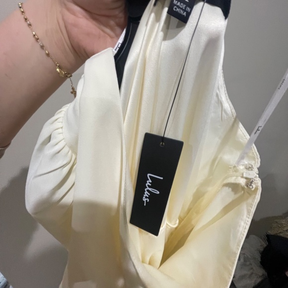 Lulu - Picture 3 of 3